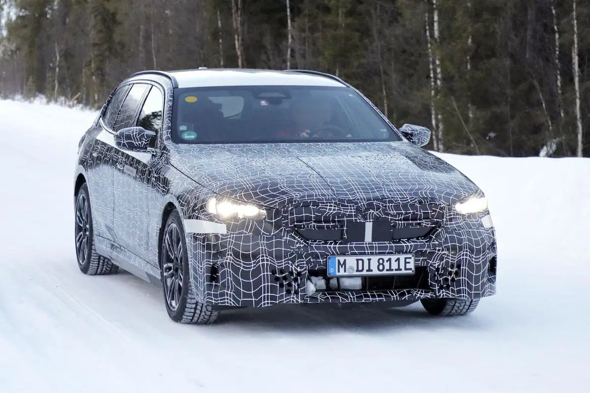 BMW Serie 5, la station wagon sarà Elettrica, Diesel, Benzina e Ibrida Plug-In [Foto Spia] (8)