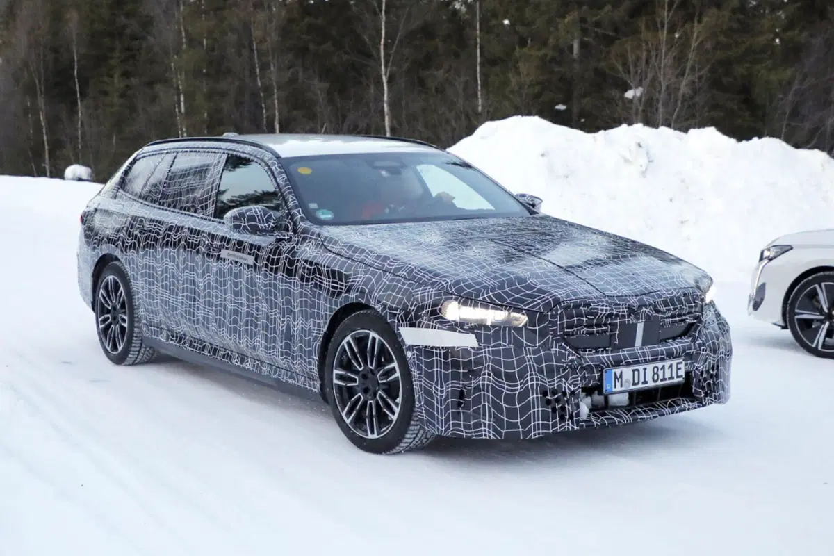 BMW Serie 5, la station wagon sarà Elettrica, Diesel, Benzina e Ibrida Plug-In [Foto Spia] (10)
