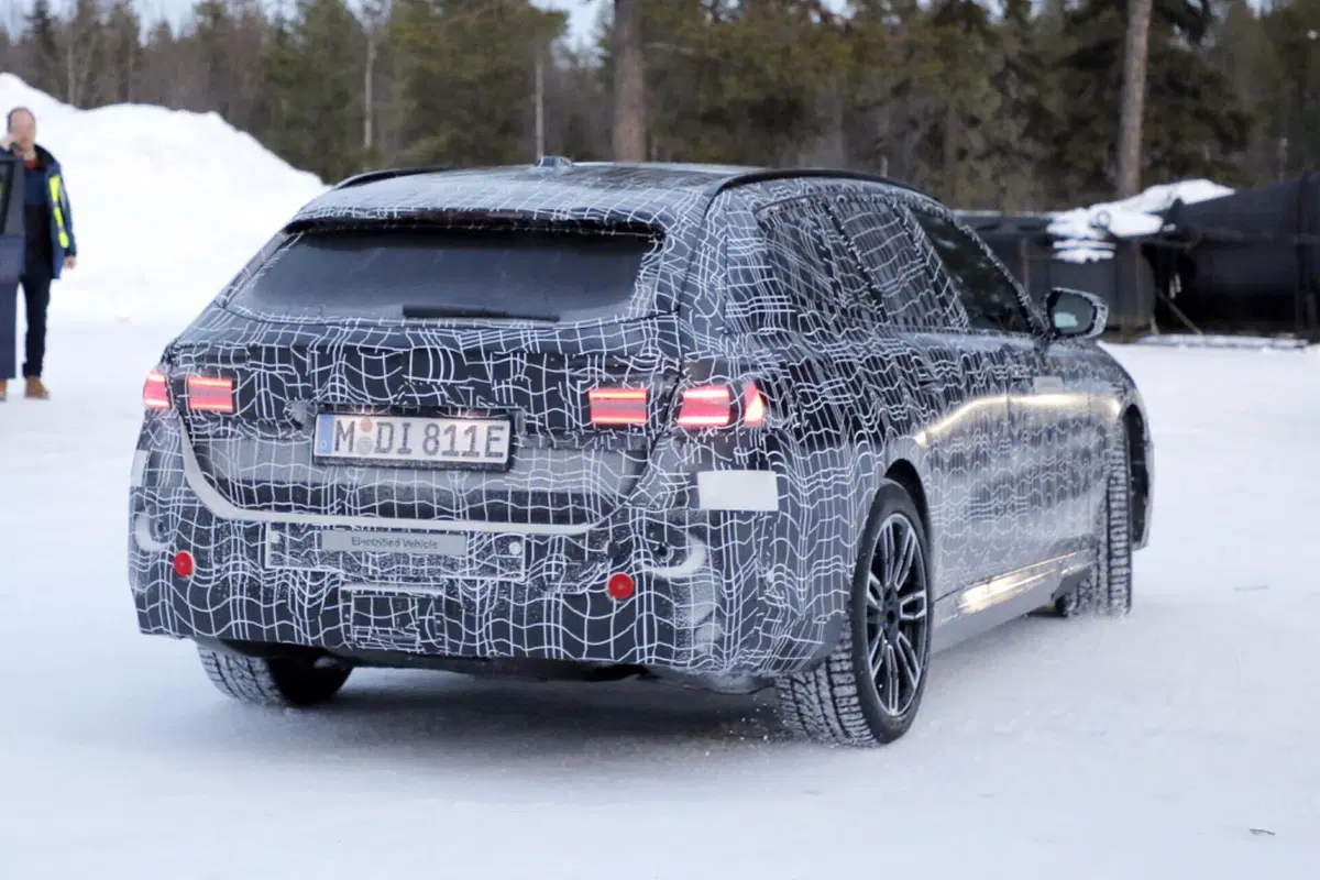 BMW Serie 5, la station wagon sarà Elettrica, Diesel, Benzina e Ibrida Plug-In [Foto Spia] (11)