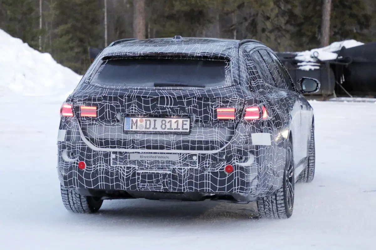 BMW Serie 5, la station wagon sarà Elettrica, Diesel, Benzina e Ibrida Plug-In [Foto Spia] (12)