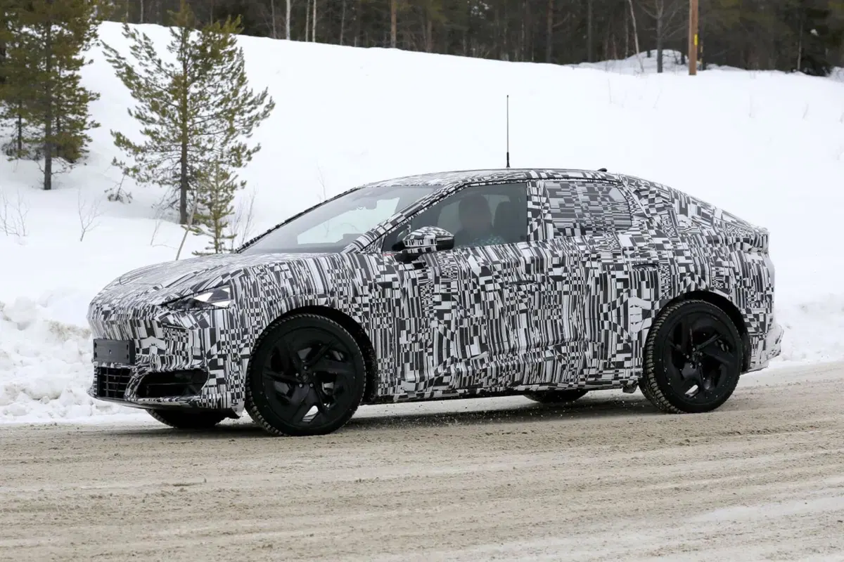 Cupra Tavascan, ecco le foto spia del nuovo suv elettrico (2)
