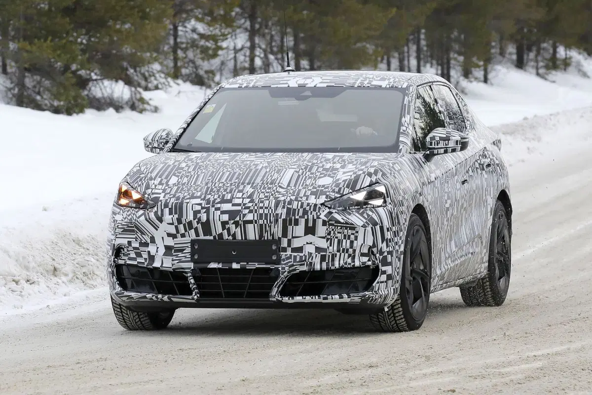 Cupra Tavascan, ecco le foto spia del nuovo suv elettrico (4)
