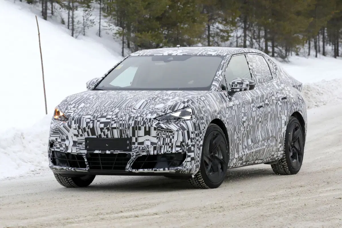 Cupra Tavascan, ecco le foto spia del nuovo suv elettrico (5)