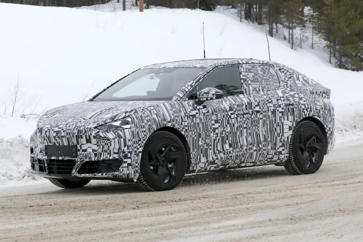 Cupra Tavascan, ecco le foto spia del nuovo suv elettrico (8)