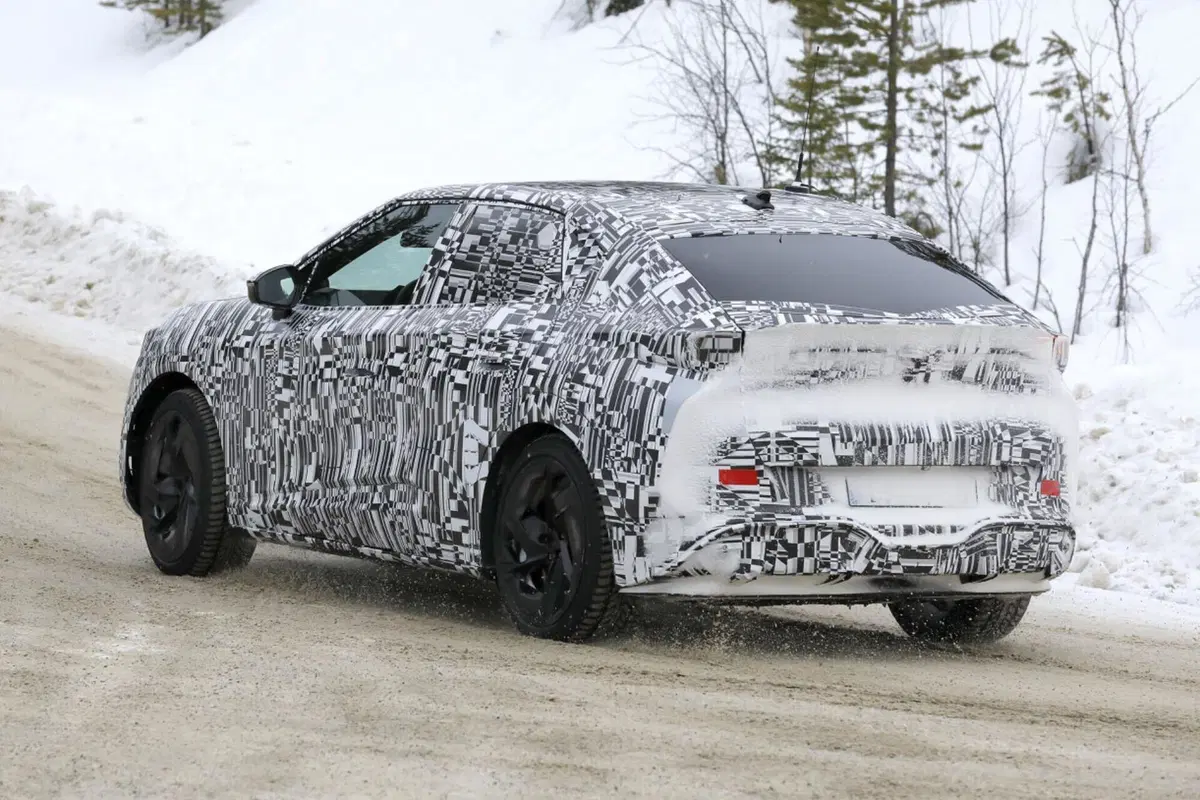 Cupra Tavascan, ecco le foto spia del nuovo suv elettrico (9)