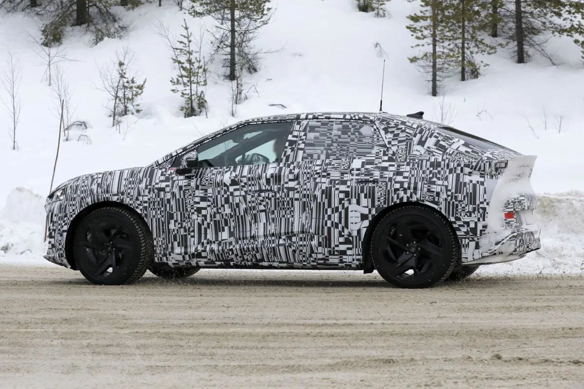 Cupra Tavascan, ecco le foto spia del nuovo suv elettrico (12)