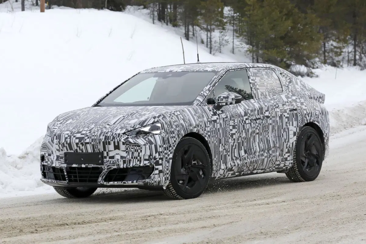 Cupra Tavascan, ecco le foto spia del nuovo suv elettrico (13)