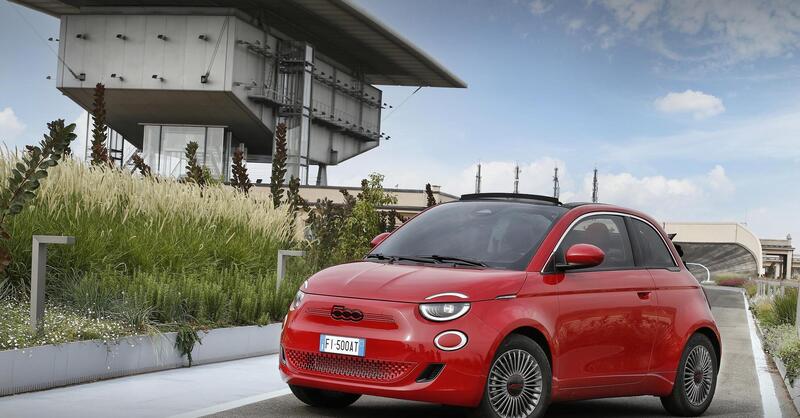 Fiat 500e elettrica: col pay per use, ricarica gratis