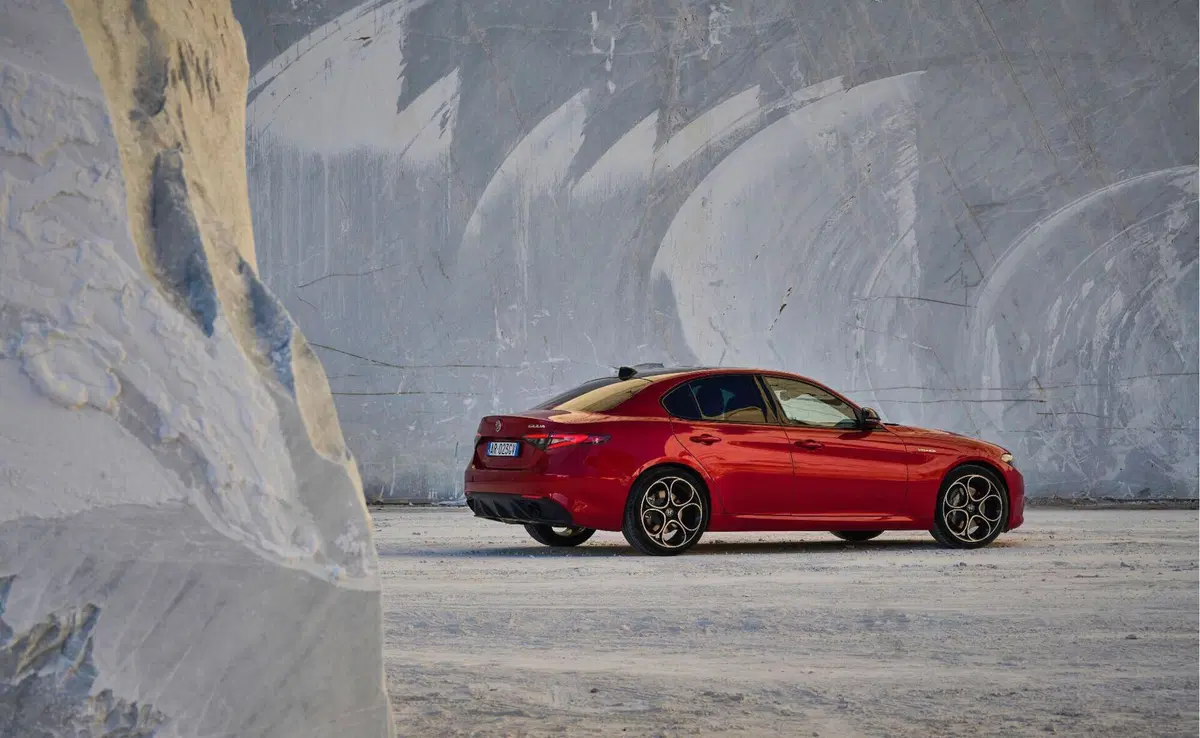 Nuova Alfa Romeo Giulia 2023 restyling, ecco i fari full LED. Meglio tardi che mai? [Video] (5)