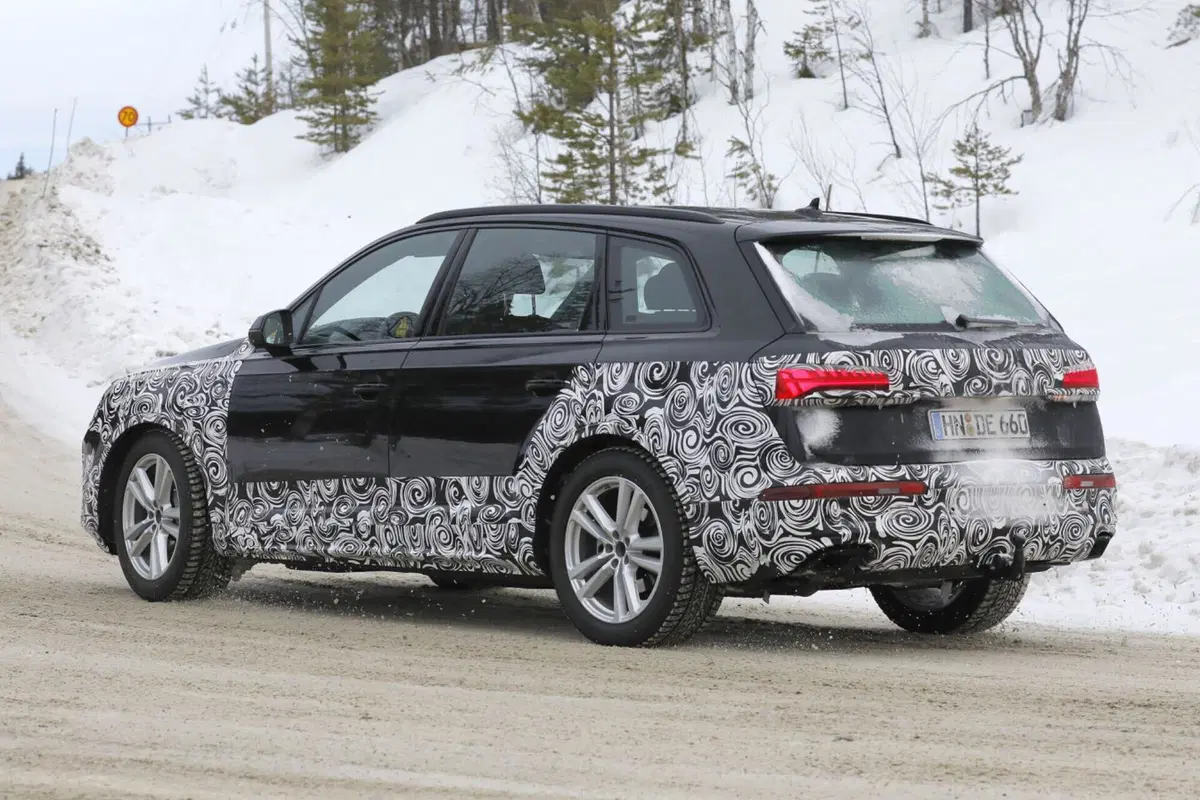 Audi Q7, si rinnova con il nuovo Facelift [Foto Spia Aggiornate] (14)