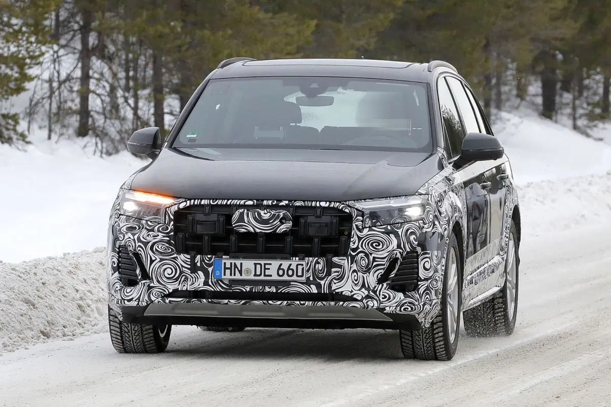 Audi Q7, si rinnova con il nuovo Facelift [Foto Spia Aggiornate] (15)