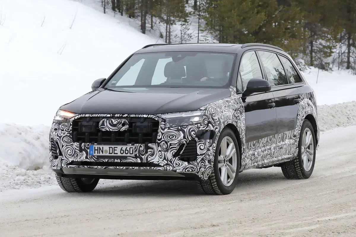 Audi Q7, si rinnova con il nuovo Facelift [Foto Spia Aggiornate] (16)