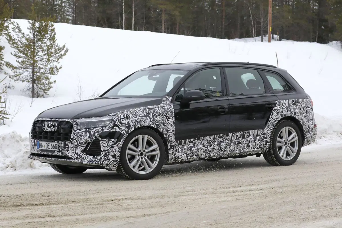 Audi Q7, si rinnova con il nuovo Facelift [Foto Spia Aggiornate] (24)