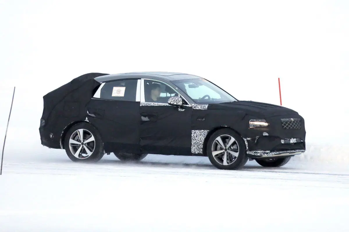 Genesis GV80 Coupé, ecco le foto spia (5)