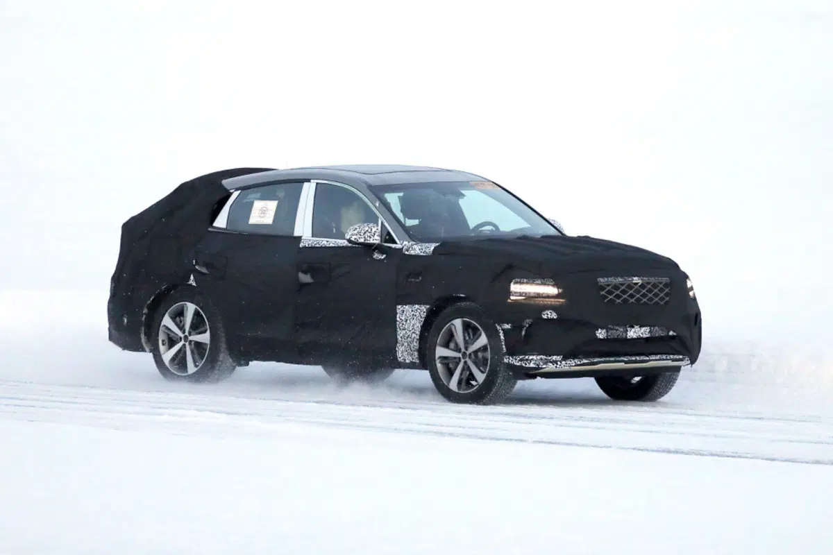 Genesis GV80 Coupé, ecco le foto spia (8)