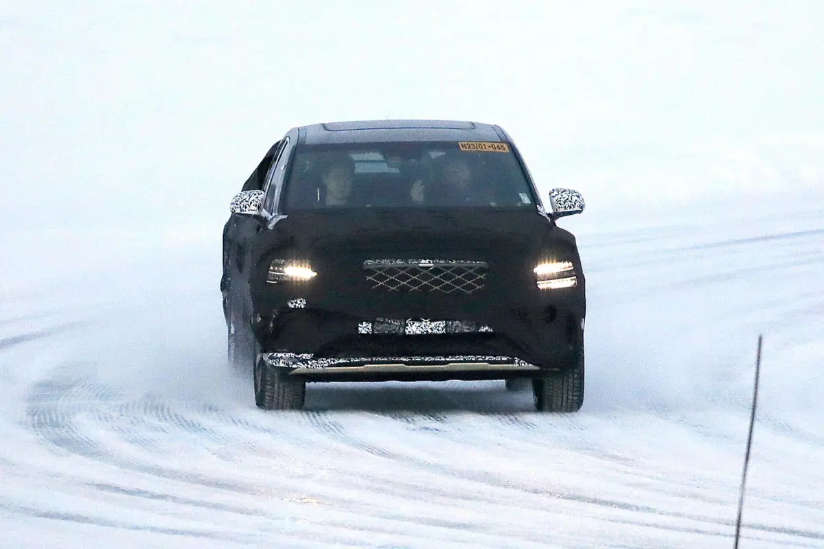 Genesis GV80 Coupé, ecco le foto spia (9)