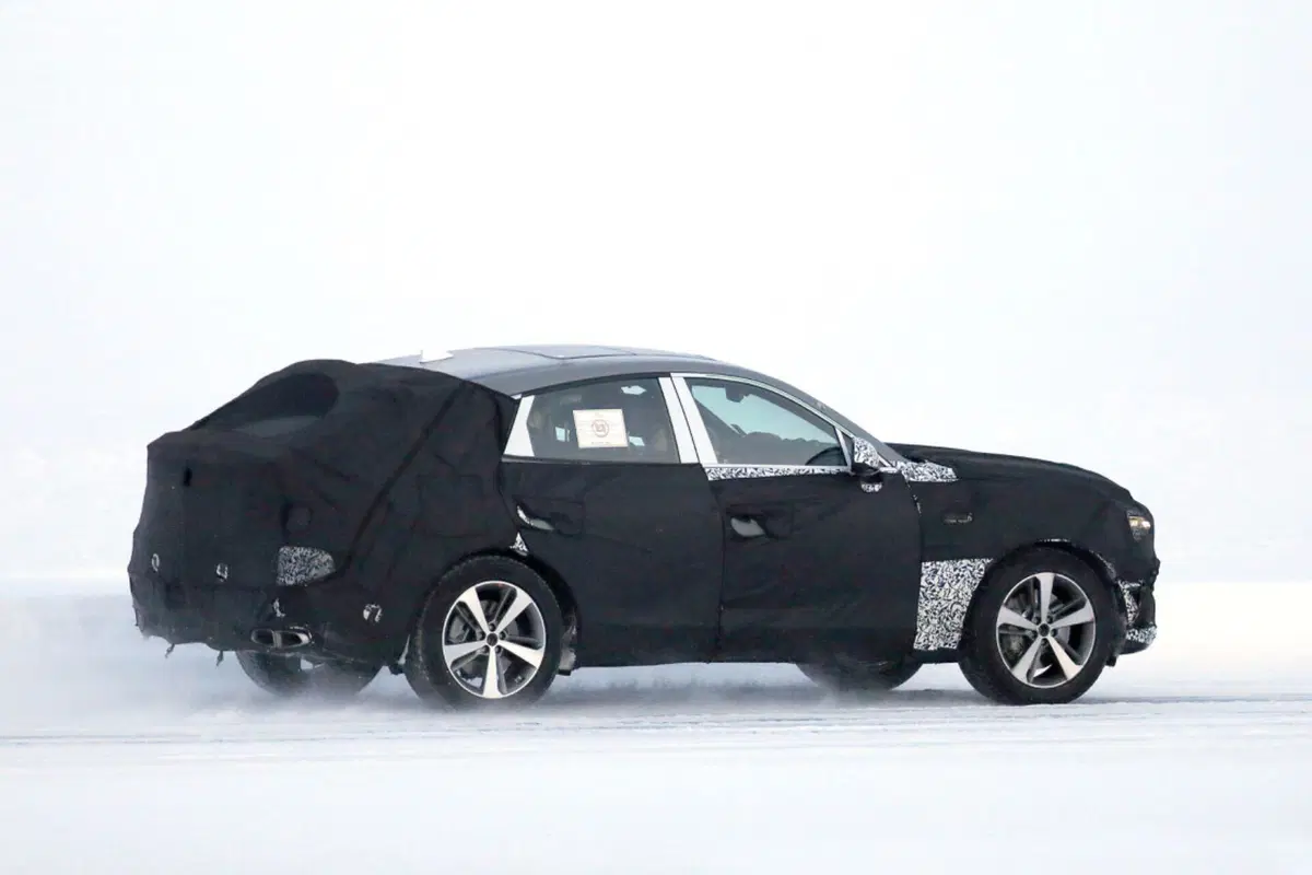 Genesis GV80 Coupé, ecco le foto spia (10)