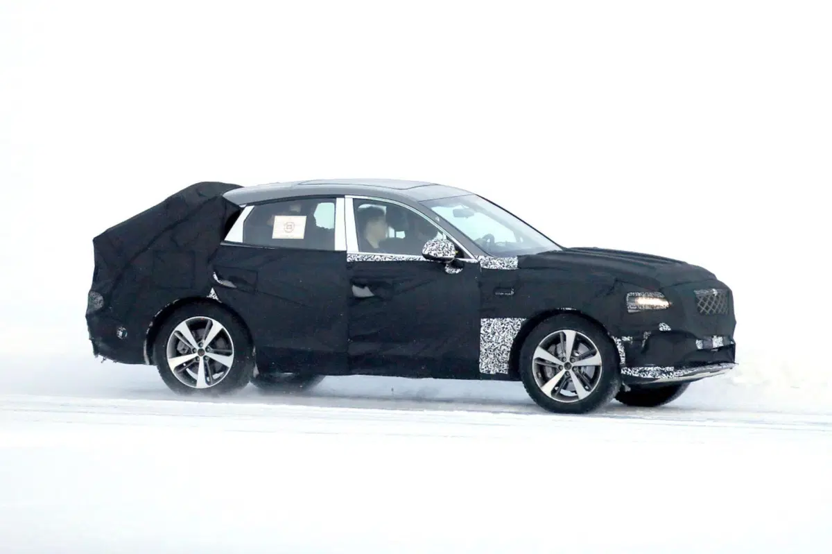 Genesis GV80 Coupé, ecco le foto spia (11)