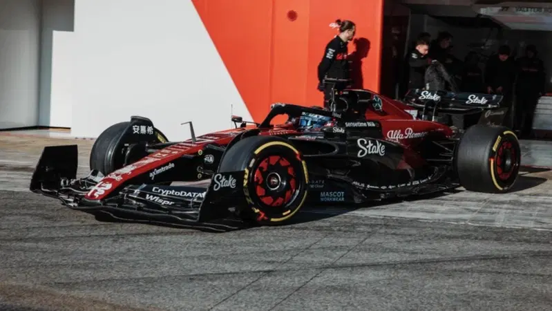 L'Alfa Romeo C43 durante lo shakedown a Barcellona