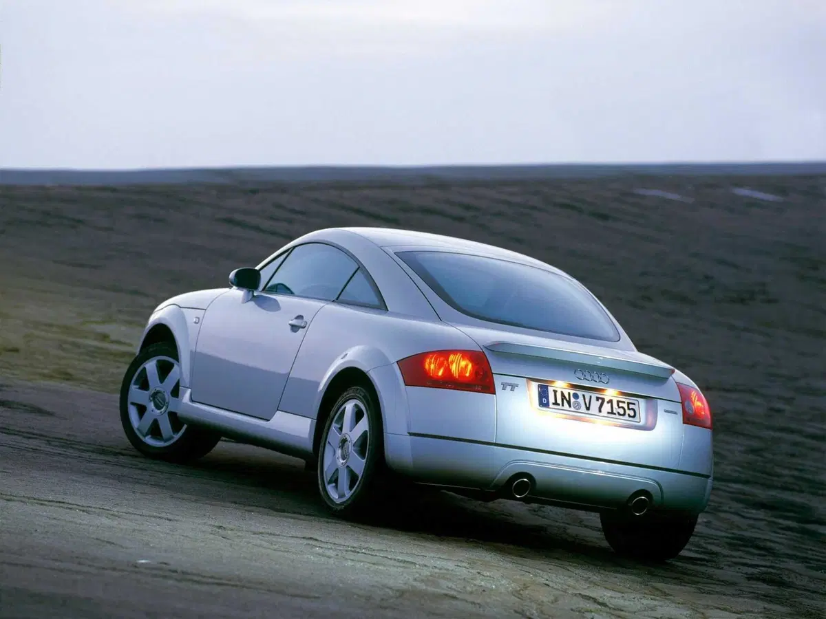La salutiamo con rispetto: Audi TT, addio dopo 25 anni, ma 5 italiani avranno l'ultima (11)