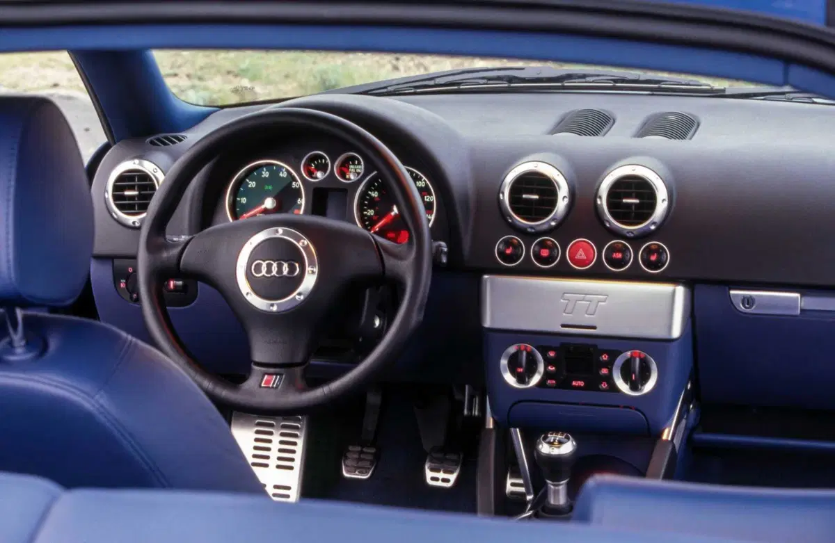 La salutiamo con rispetto: Audi TT, addio dopo 25 anni, ma 5 italiani avranno l'ultima (12)