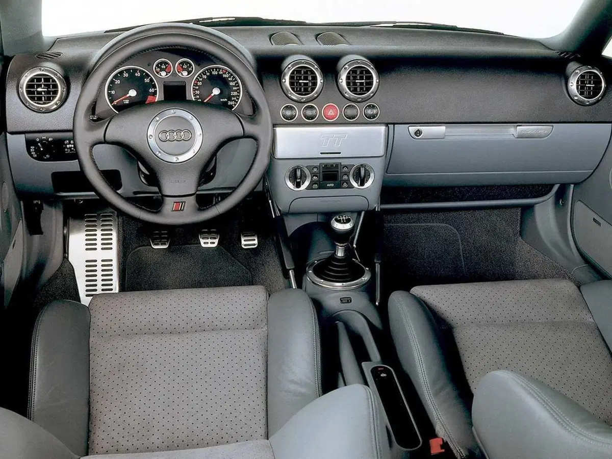 La salutiamo con rispetto: Audi TT, addio dopo 25 anni, ma 5 italiani avranno l'ultima (16)