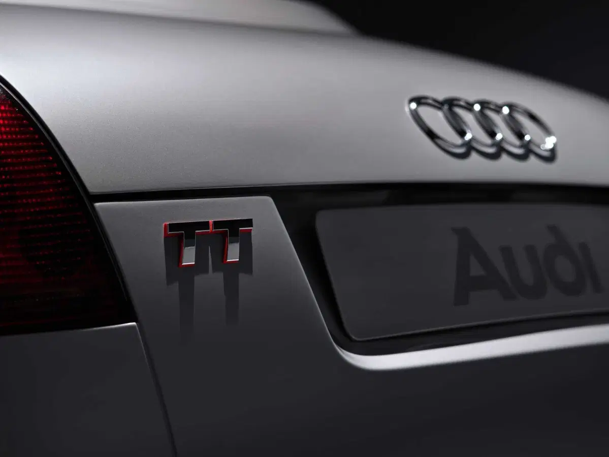 La salutiamo con rispetto: Audi TT, addio dopo 25 anni, ma 5 italiani avranno l'ultima (18)