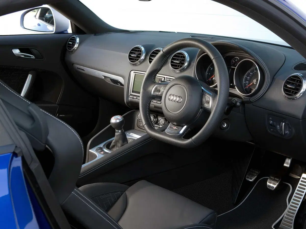 La salutiamo con rispetto: Audi TT, addio dopo 25 anni, ma 5 italiani avranno l'ultima (25)