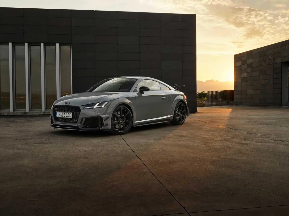 La salutiamo con rispetto: Audi TT, addio dopo 25 anni, ma 5 italiani avranno l'ultima (28)