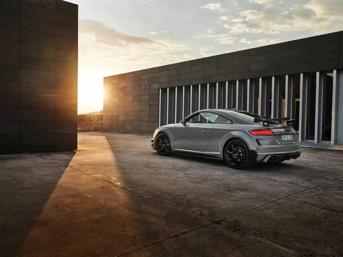 La salutiamo con rispetto: Audi TT, addio dopo 25 anni, ma 5 italiani avranno l'ultima (29)