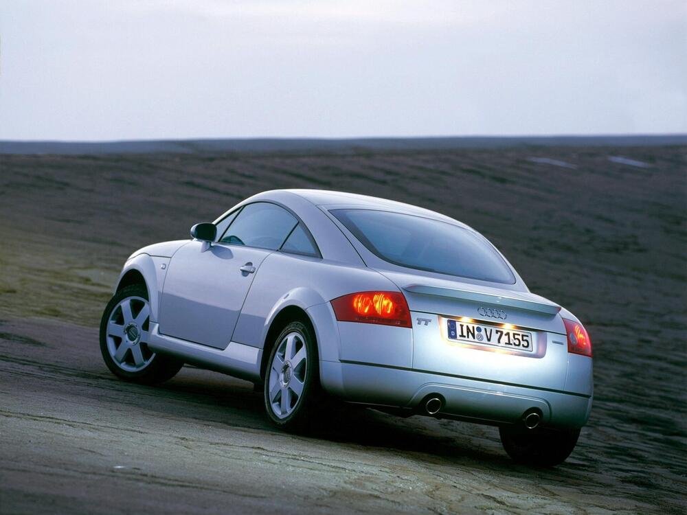 Audi TT (2000) - da notare lo spoiler posteriore aggiunto dopo il maxi-richiamo