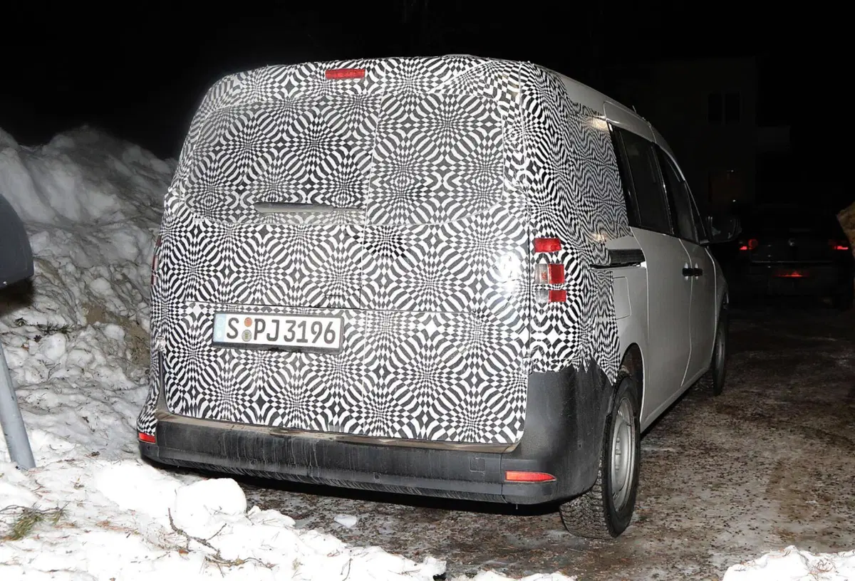 Mercedes Citan, il furgone tedesco sarà offerto ancora a gasolio [Foto Spia] (4)