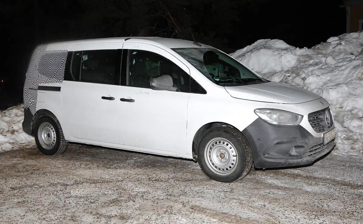 Mercedes Citan, il furgone tedesco sarà offerto ancora a gasolio [Foto Spia] (7)