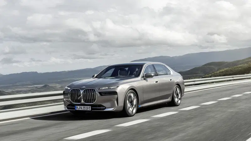 BMW i7: prova su strada della prima Serie 7 elettrica