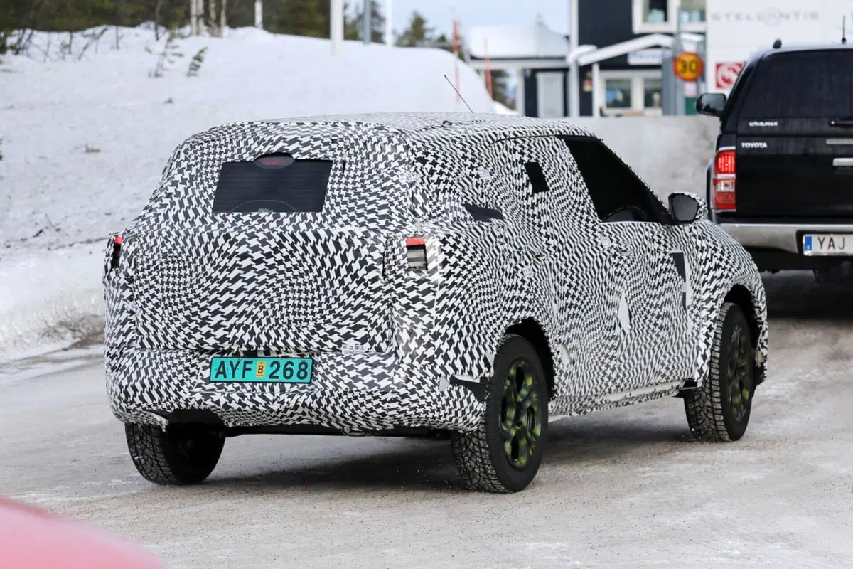 Nuova Citroën C3 Aircross, sarà elettrica e ibrida (Mild-Hybrid) [Foto Spia] (9)