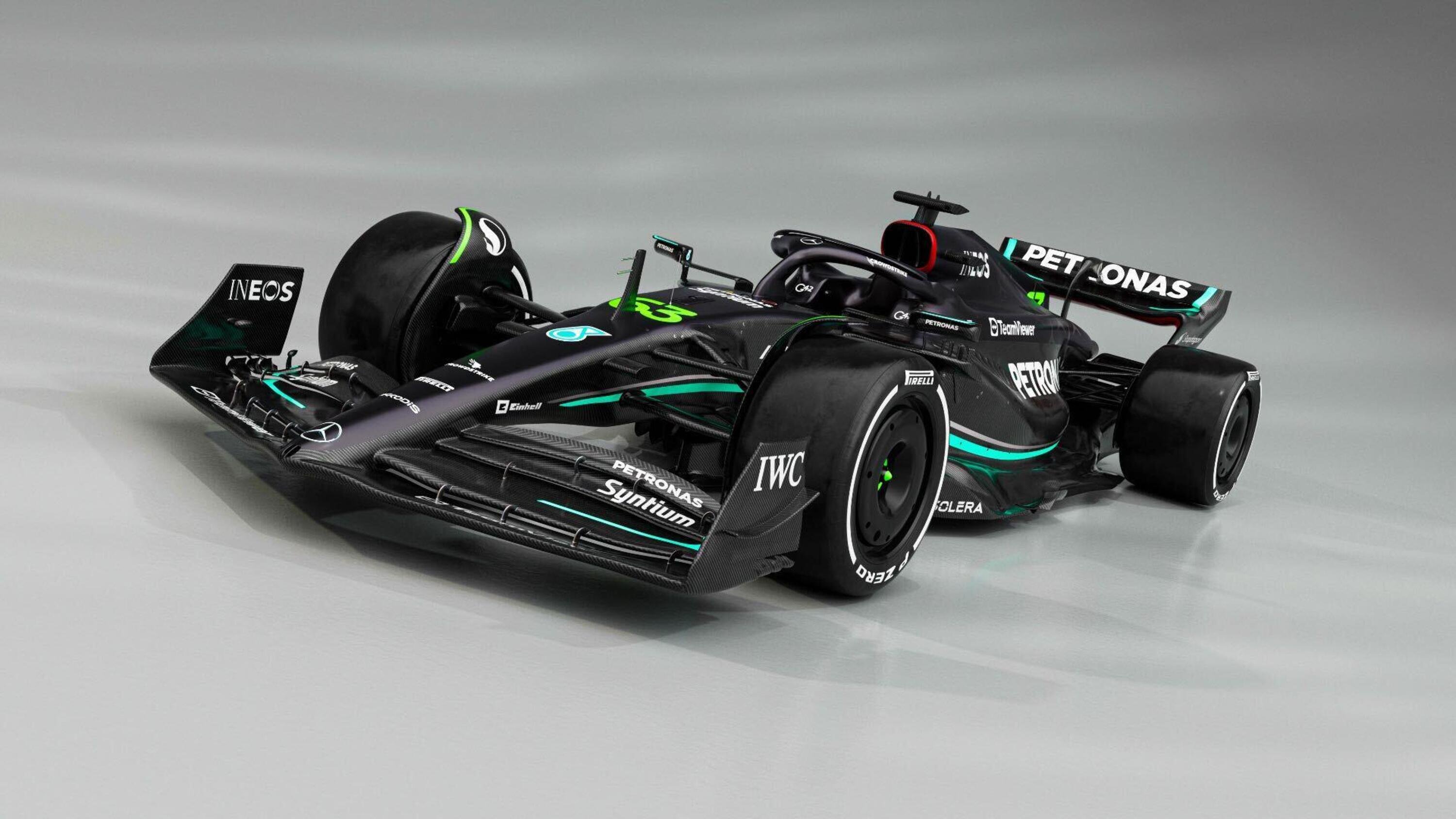 Formula 1: Mercedes, tolti i veli alla W14 di Hamilton e Russell