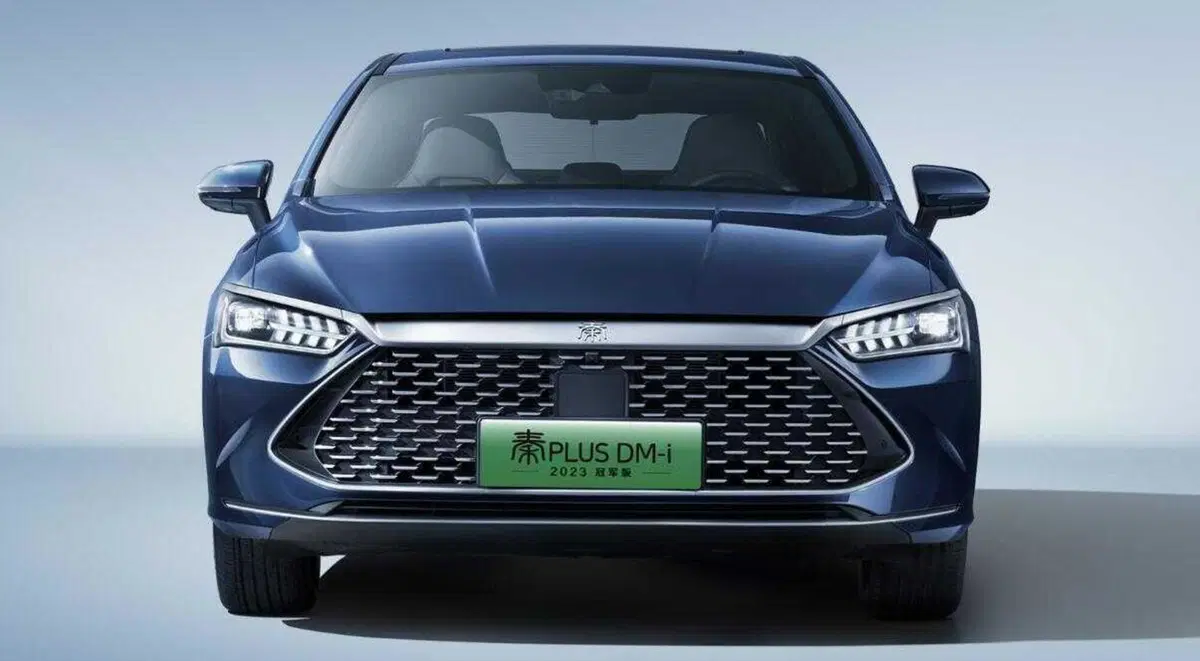 BYD spacca i prezzi: un'ibrida plug-in da oltre 1000 km per 13.700 euro (3)
