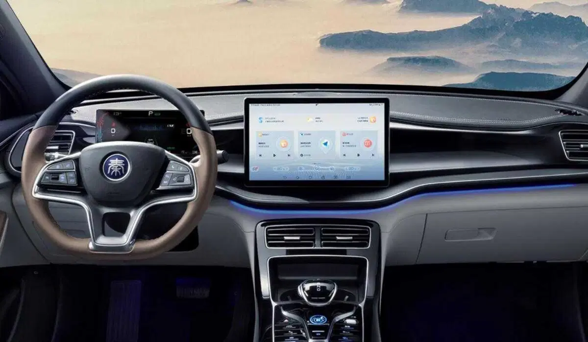BYD spacca i prezzi: un'ibrida plug-in da oltre 1000 km per 13.700 euro (4)