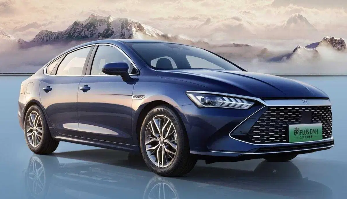 BYD spacca i prezzi: un'ibrida plug-in da oltre 1000 km per 13.700 euro