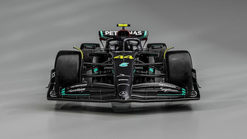 F1. Con la W14 nera, la Mercedes torna alle origini del mito delle Frecce d&rsquo;argento