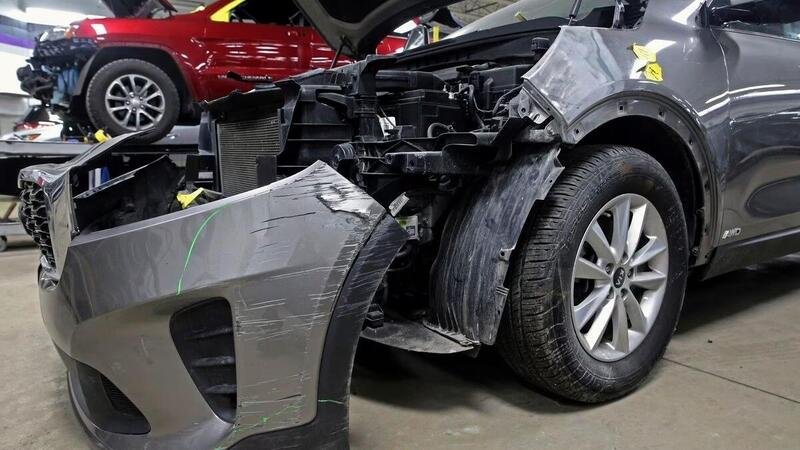 Kia e Hyundai risolvono il problema TikTok con un adesivo e un update, ma che richiamo! 