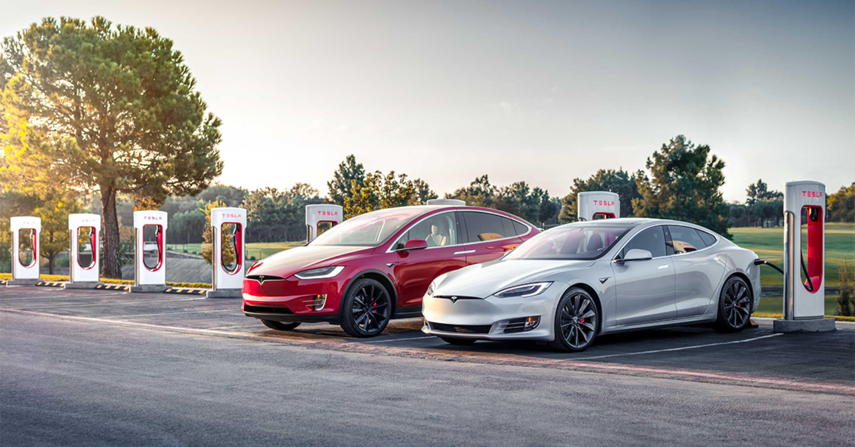 Tesla taglia i prezzi dei Supercharger in Italia