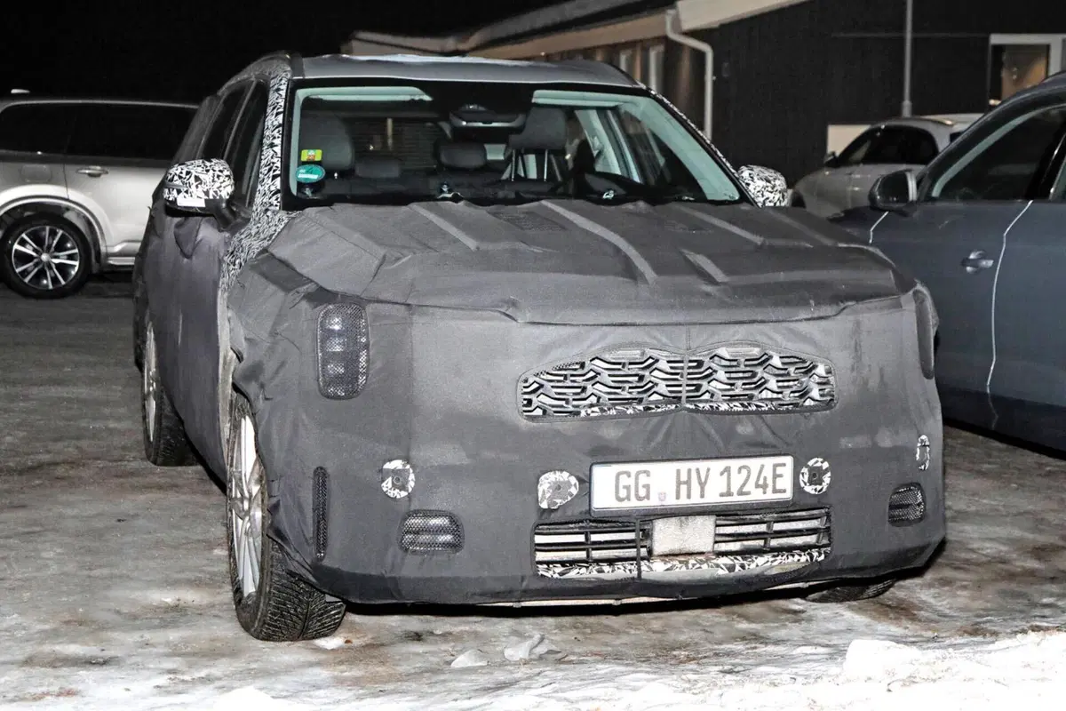 Kia Sorento 2023, il nuovo Facelift è in arrivo [Foto Spia] (2)
