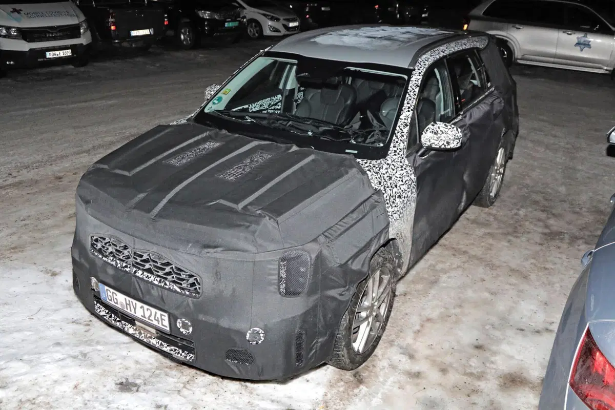 Kia Sorento 2023, il nuovo Facelift è in arrivo [Foto Spia] (4)