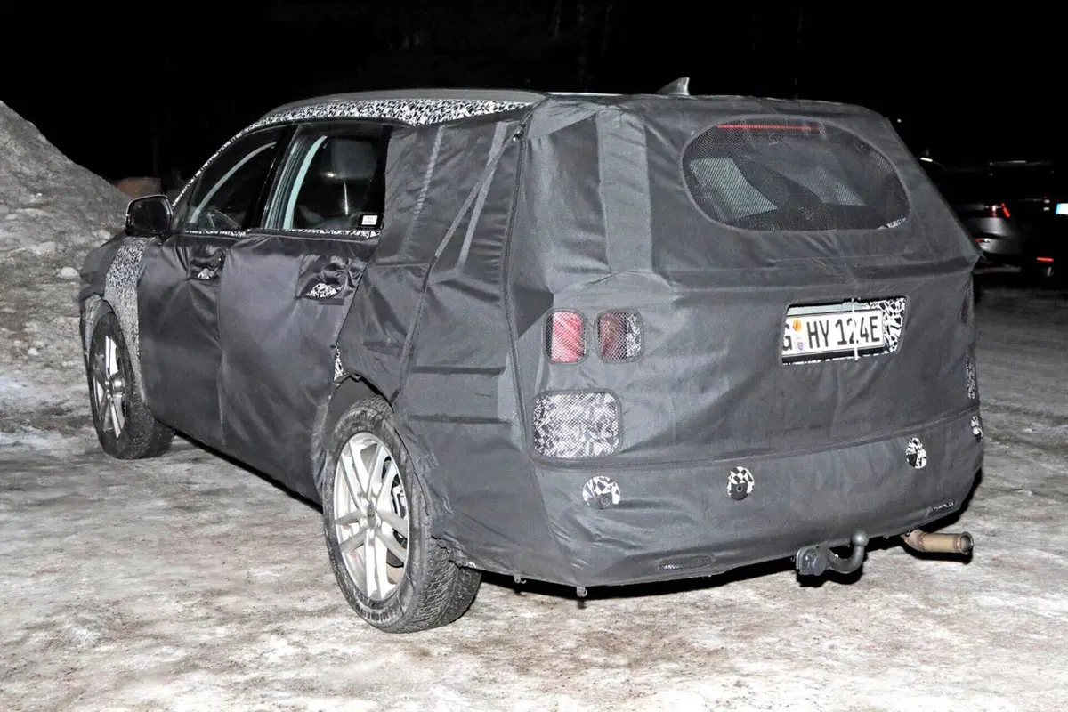 Kia Sorento 2023, il nuovo Facelift è in arrivo [Foto Spia] (5)