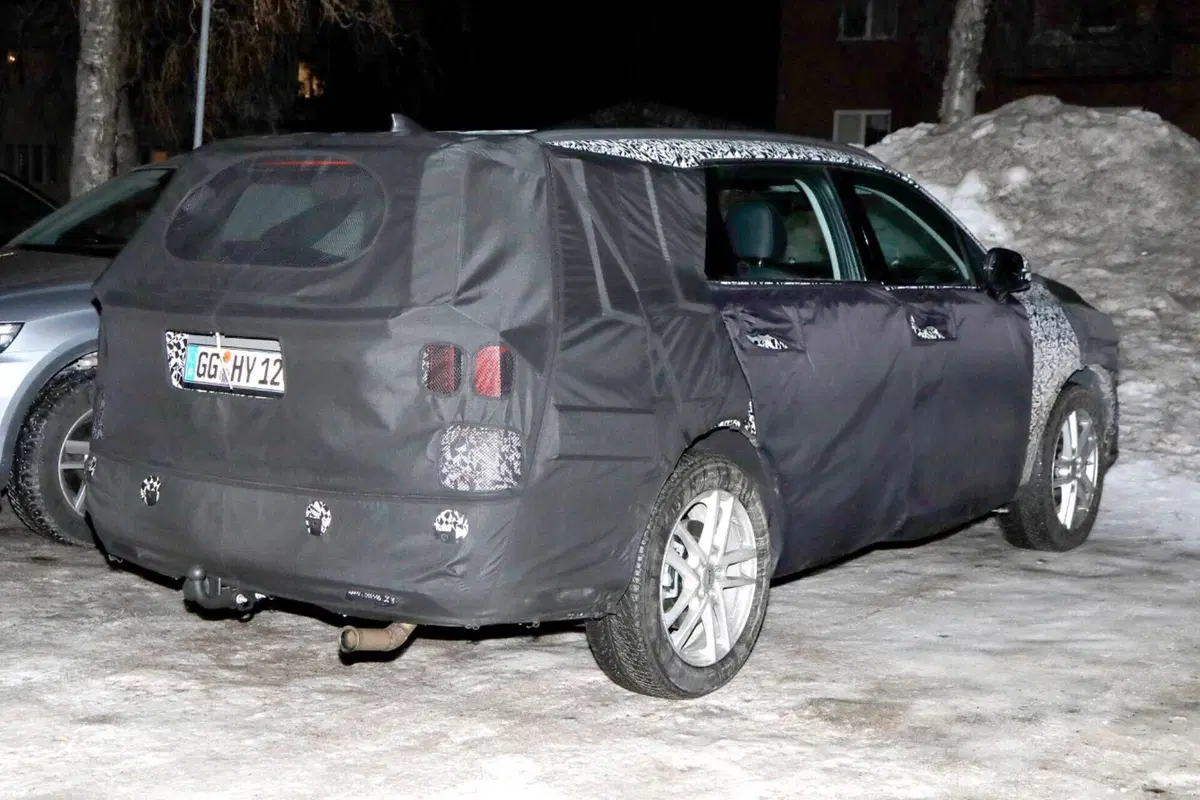 Kia Sorento 2023, il nuovo Facelift è in arrivo [Foto Spia] (6)