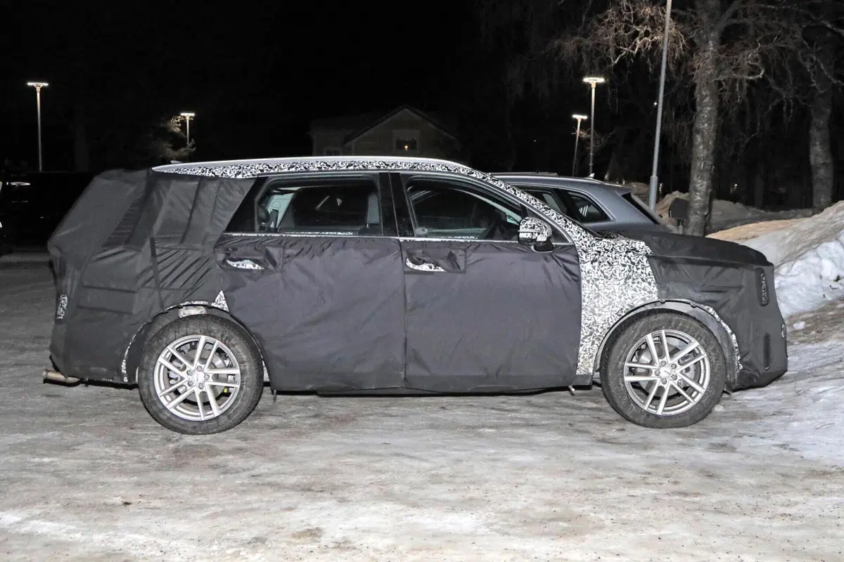 Kia Sorento 2023, il nuovo Facelift è in arrivo [Foto Spia] (8)