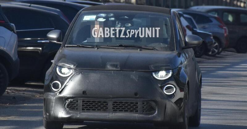 Abarth 500e, in arrivo la versione Cabrio [Foto Spia]