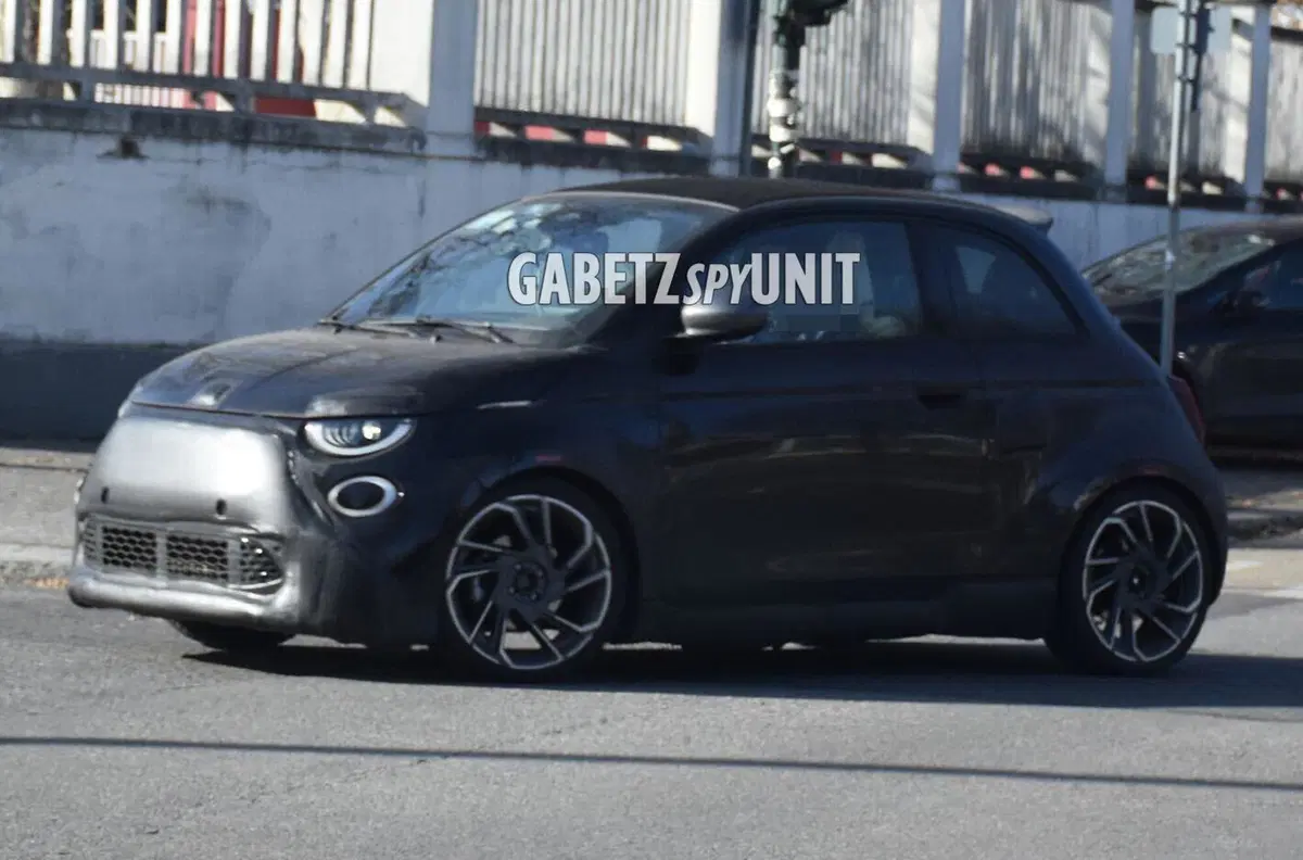 Abarth 500e, in arrivo la versione Cabrio [Foto Spia] (2)