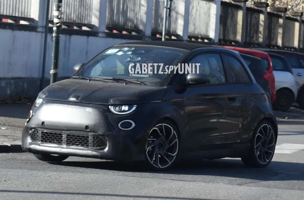 Abarth 500e, in arrivo la versione Cabrio [Foto Spia] (7)